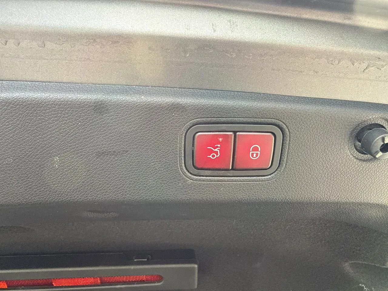 2026/05/78836/1779813363_0002.webp